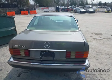 1984 Mercedes-Benz 380 Se z USA, uszkodzony, nr VIN WDBCA32A9EA062482